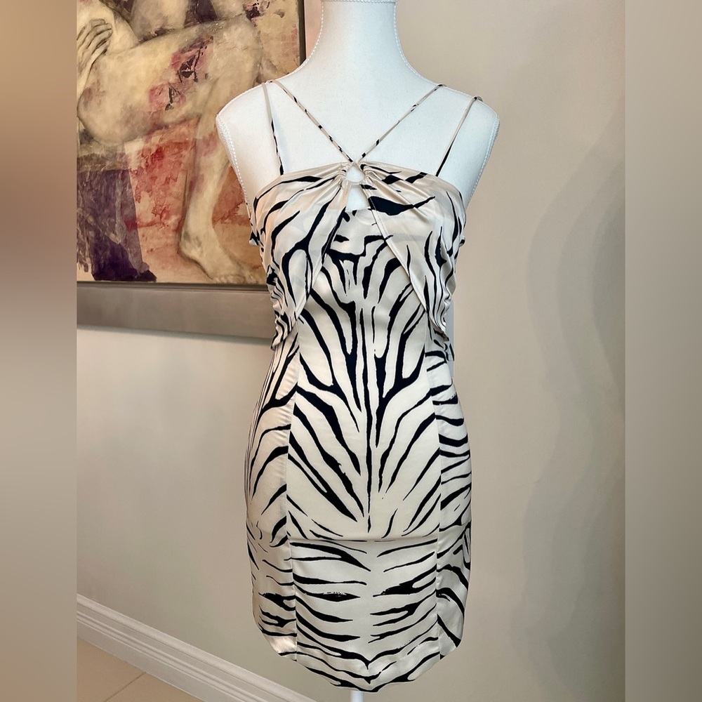 Mannequin size:
      Bust  : 32.5 
      Waist : 25.2
      Hip    : 34.5